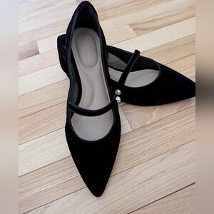 Black Pointed Mary Jane Flats with Pearl Accent -